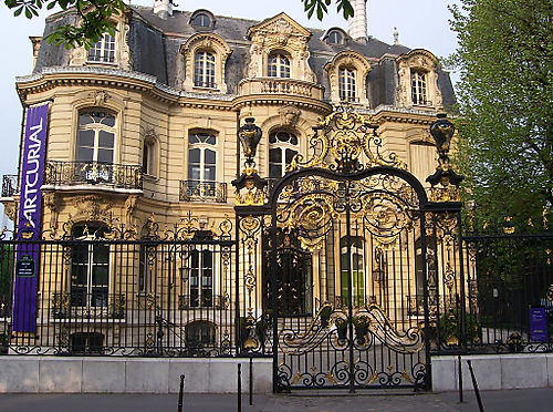 Artcurial batiment rond point des champs elysees